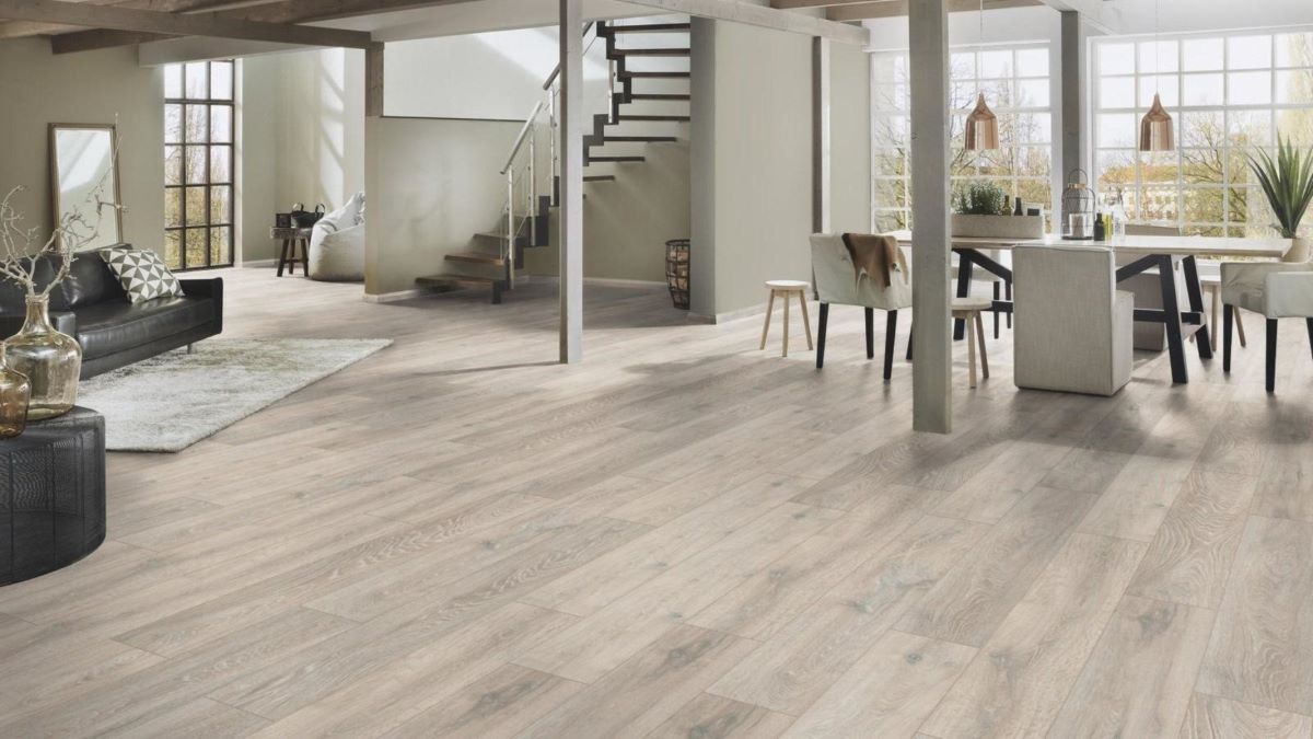 Ламинат "Kronospan" Super Natural Classic Дуб Колорадо 5543 (1285*192*8 мм) — купить в Ялте