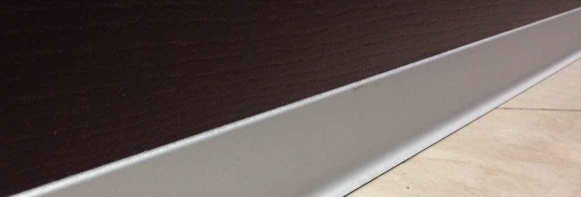 Плинтус алюминиевый L-образный анодированное серебро (3000*11*100 мм) — купить в Ялте