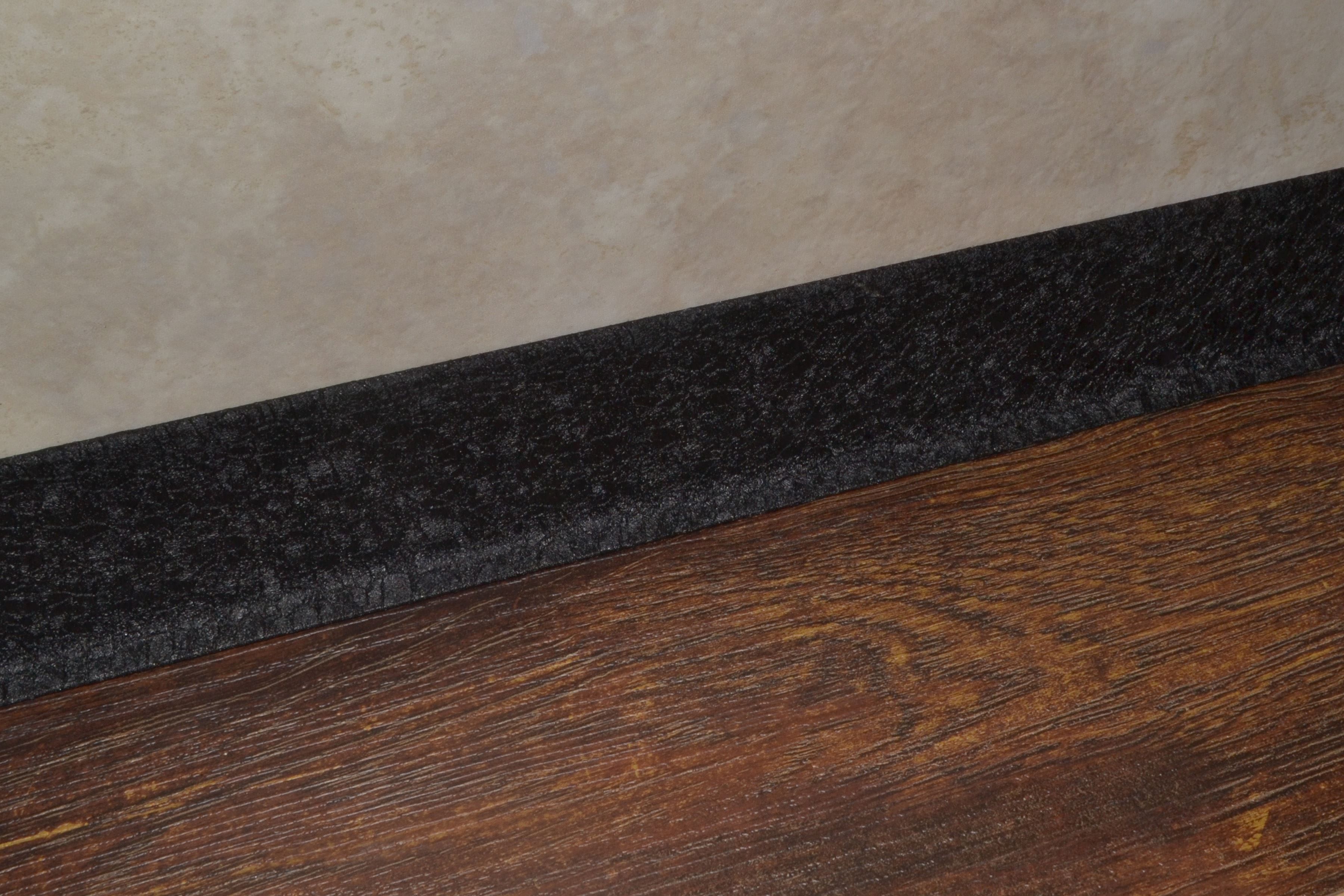 Плинтус алюминиевый L-образный текстура кожи черная (2500*11*60 мм) — купить в Ялте