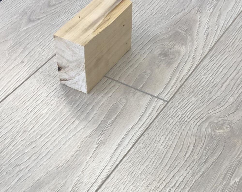 Ламинат "SunFloor" 8/32 4V Дуб Лайн 37 (1380*193*8 мм) — купить в Ялте