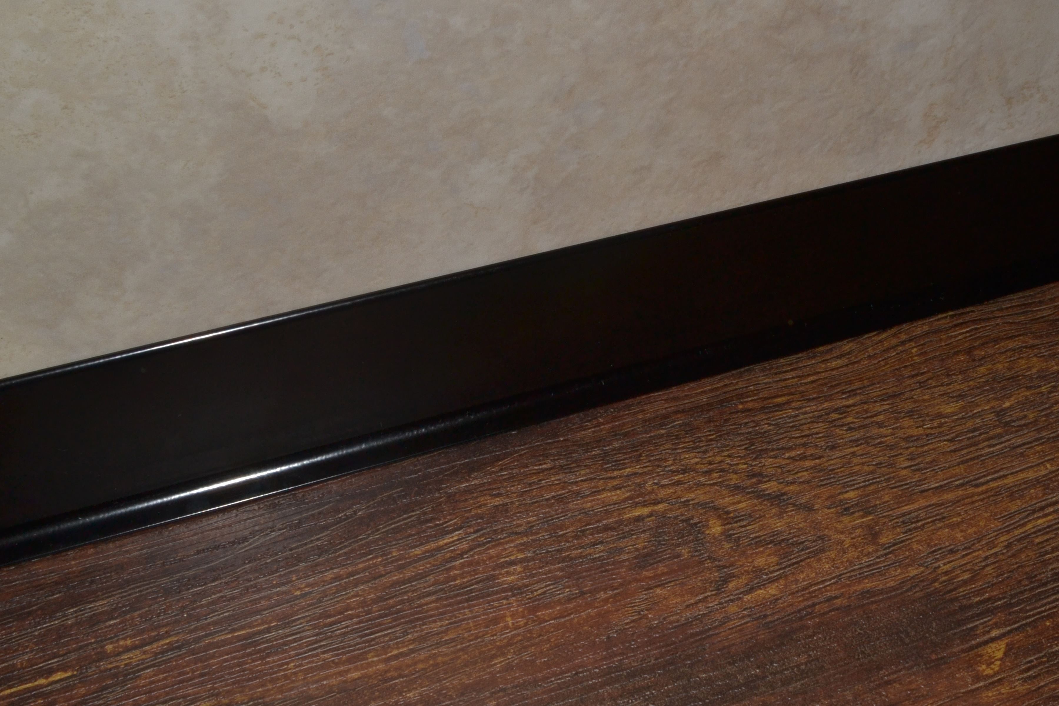 Плинтус алюминиевый L-образный черный (2500*11*60 мм) — купить в Ялте